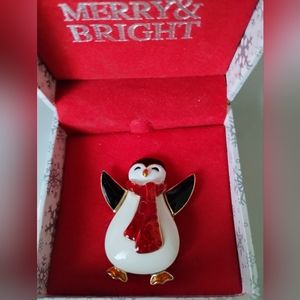 Cute Penguin brooch nib